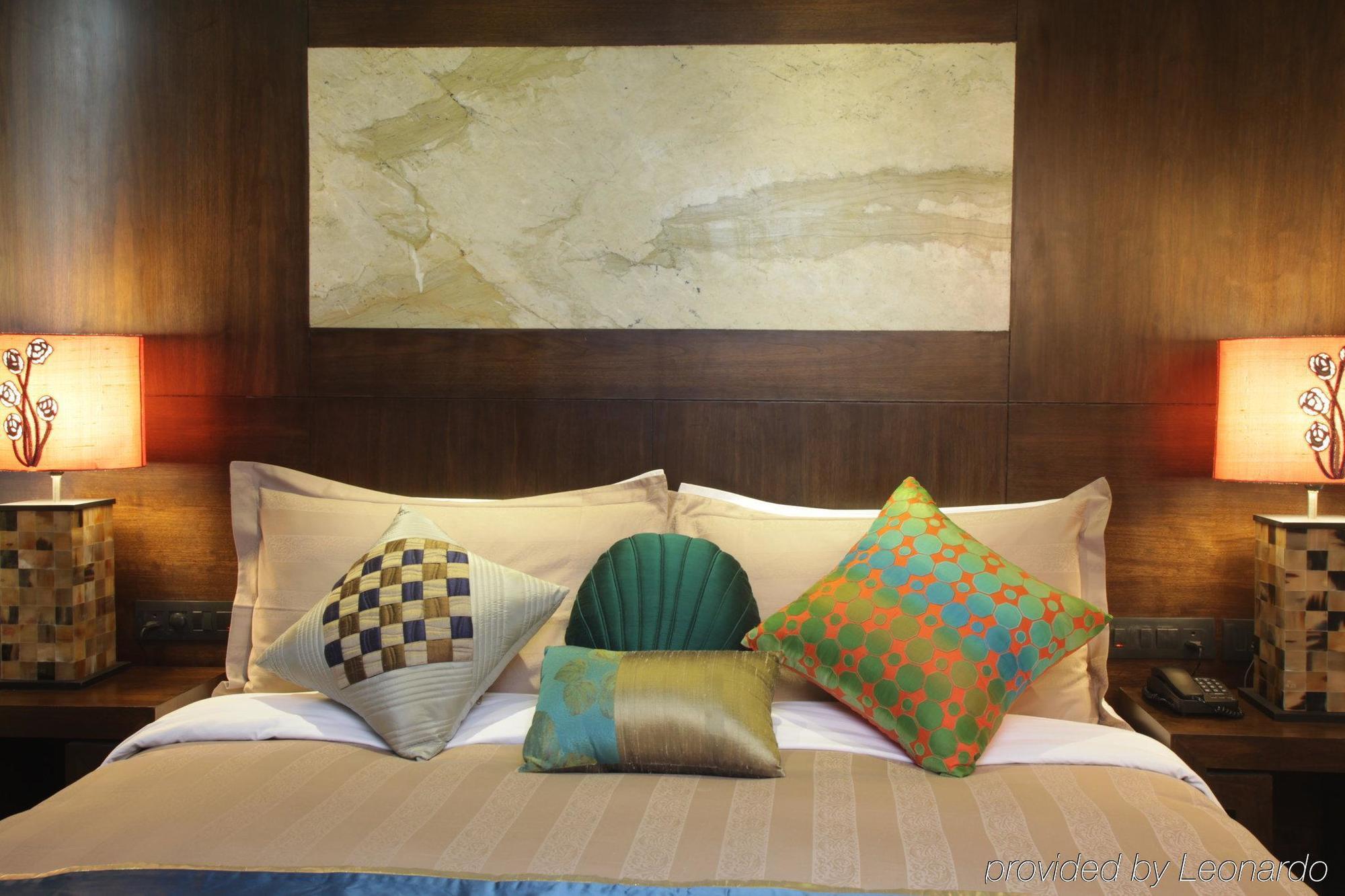 Justa Mg Road Hotel Bengaluru Szoba fotó