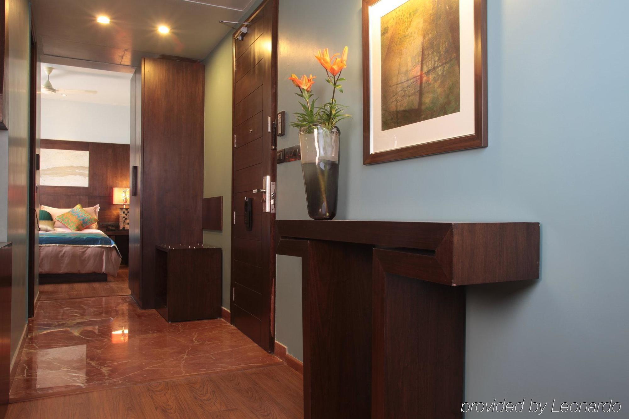 Justa Mg Road Hotel Bengaluru Szoba fotó