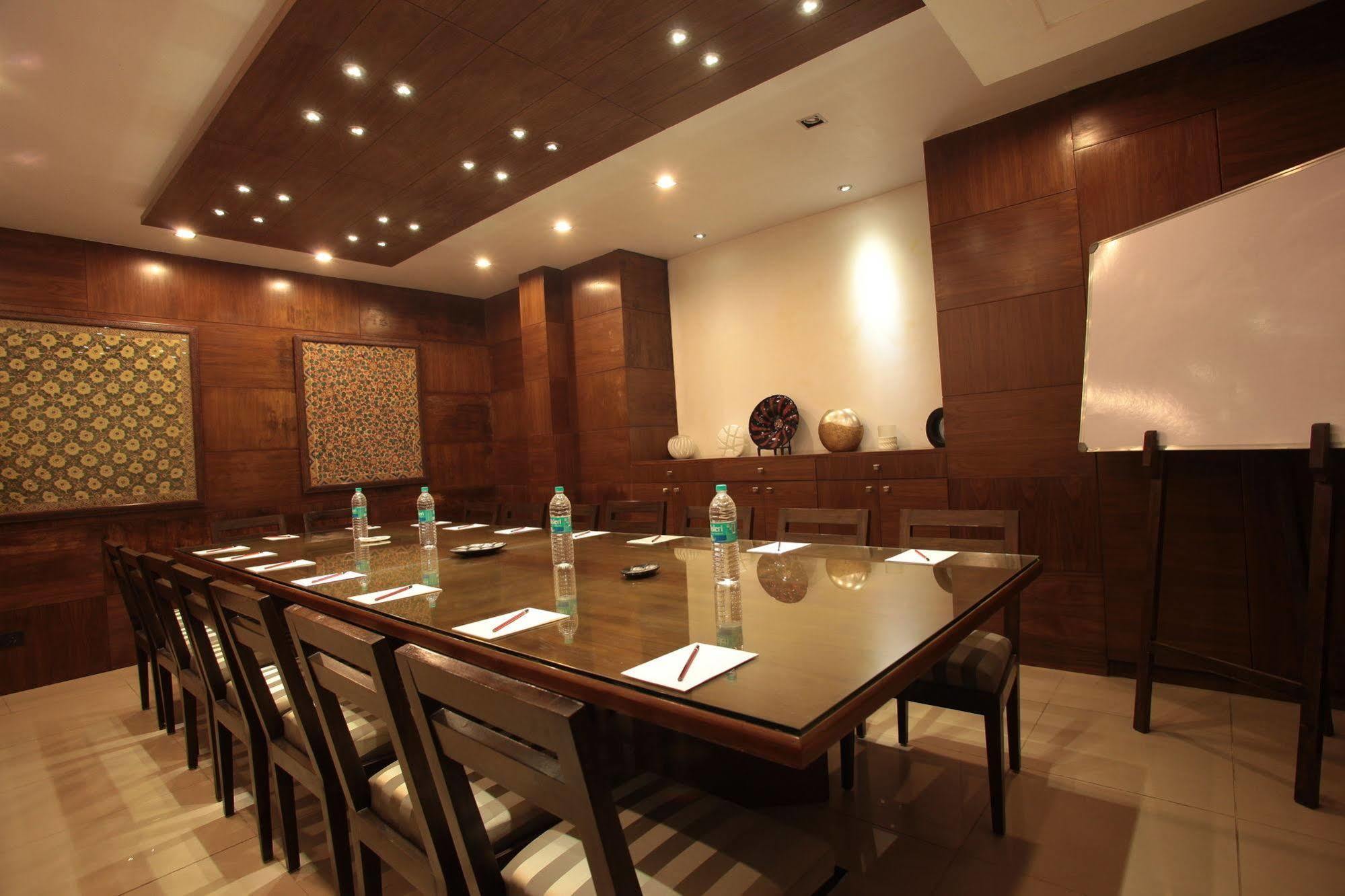 Justa Mg Road Hotel Bengaluru Kültér fotó